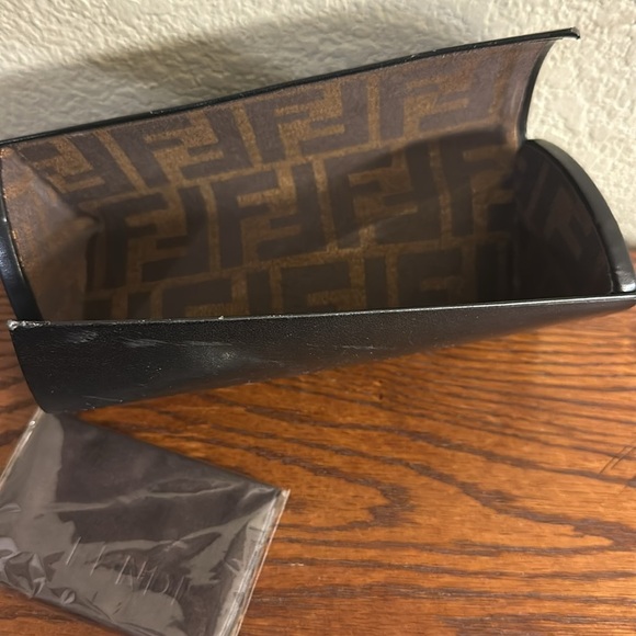 Fendi Authentic metal sunglasses case and cloth - Picture 3 of 10
